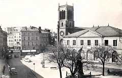 42 Roanne Bourse du Travail et Eglise Saint Etienne